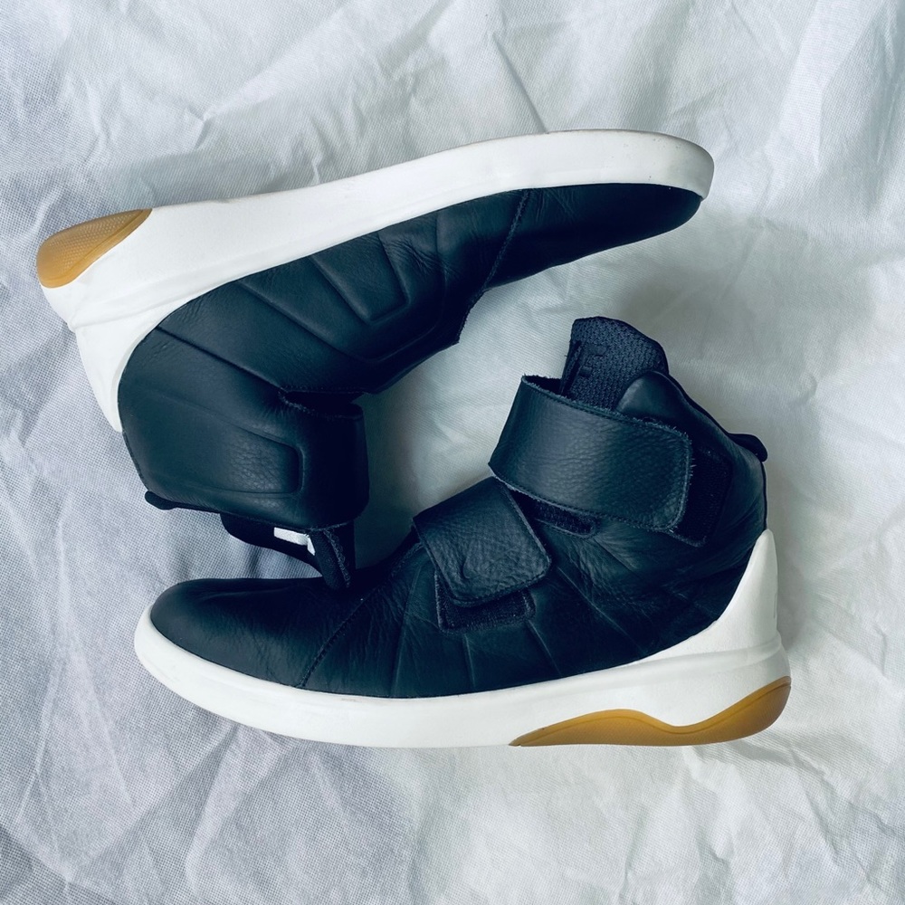 Used Nike Shoes - Picture 3 of 6